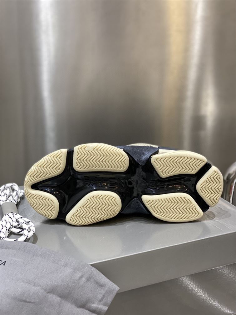 BALENCIAGA TRIPLE S SNEAKERS IN GREY AND BLACK – BLA020