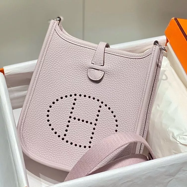 Hermes Evelyne III TPM Bag In Mauve Pale Clemence Leather – HW042