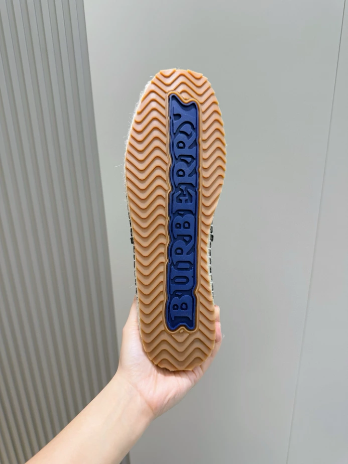 BURBERRY CANVAS STRAW BUCKET – BBR038