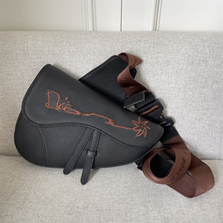 DIOR CACTUS JACK DIOR SADDLE BAG BLACK GRAINED CALFSKIN WITH EMBROIDERED SIGNATURE – DIO019