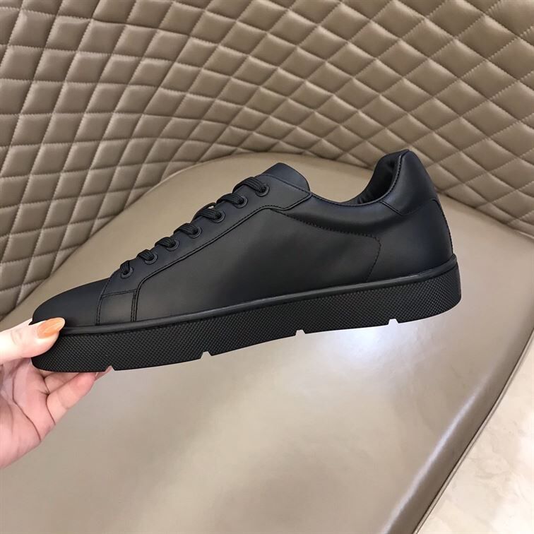 CHRISTIAN LOUBOUTIN LOW TOP SNEAKER – CLS021