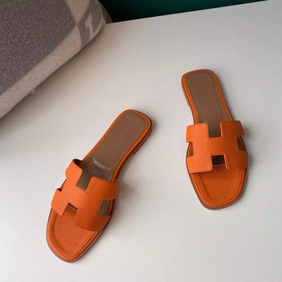 HERMES ORAN SLIDE SANDALS IN ORANGE EPSOM CALFSKIN – HMSD090