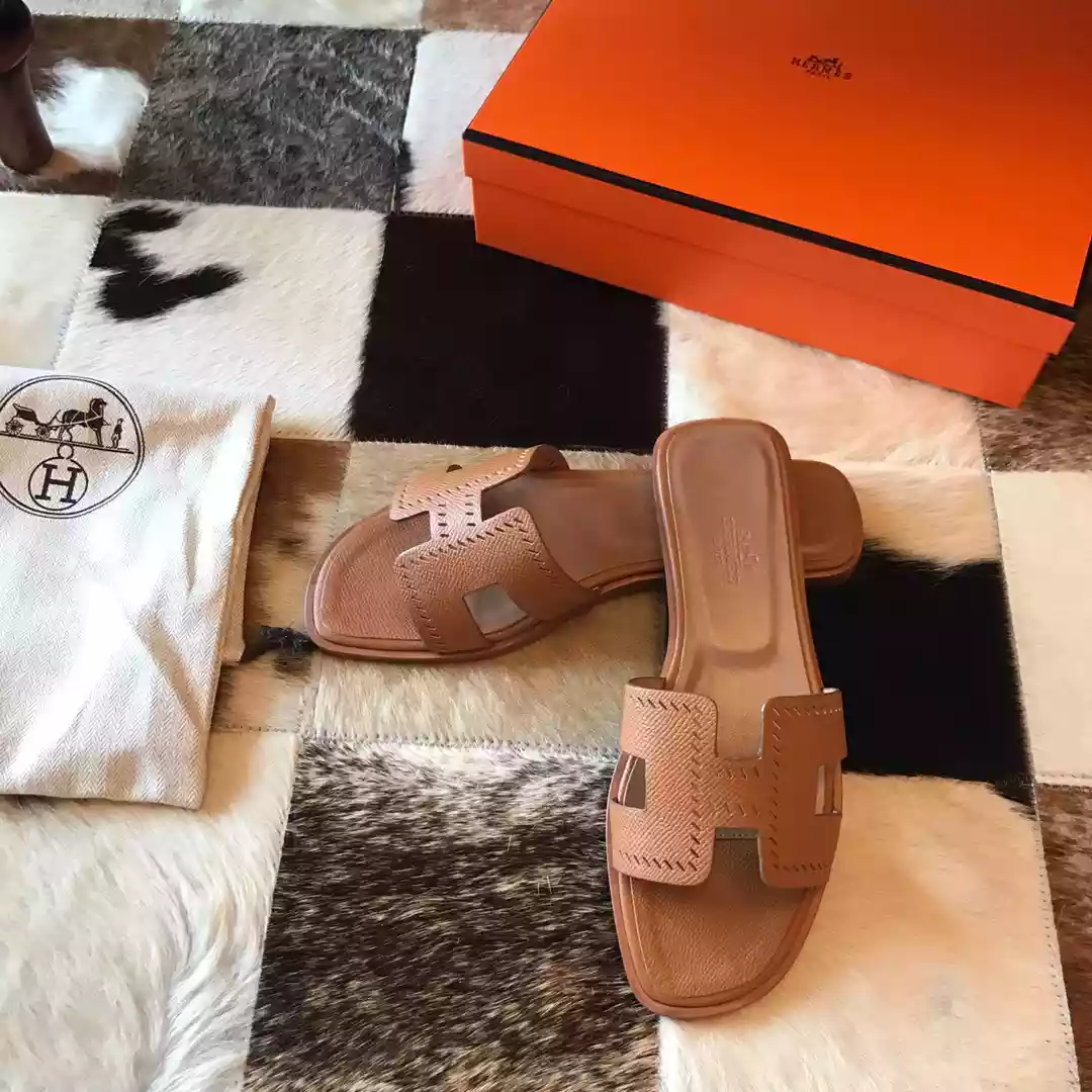 HERMES ORAN SLIDE SANDALS IN GOLD EPSOM PERFORATED CALFSKIN – HMSD096