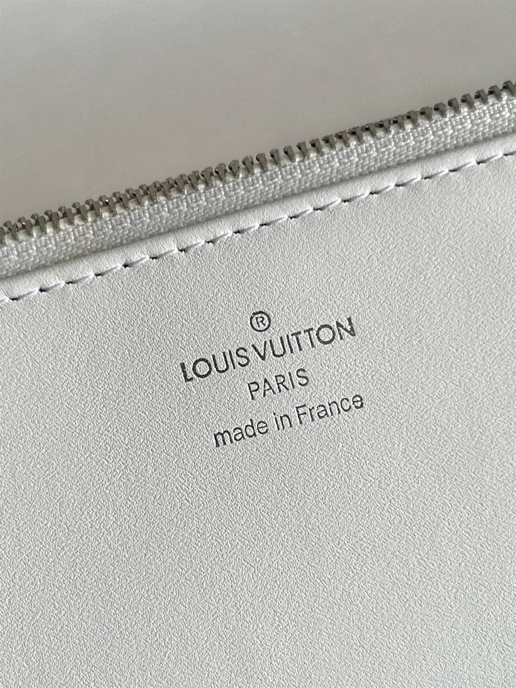 LOUIS VUITTON SWING BAG White – LW014