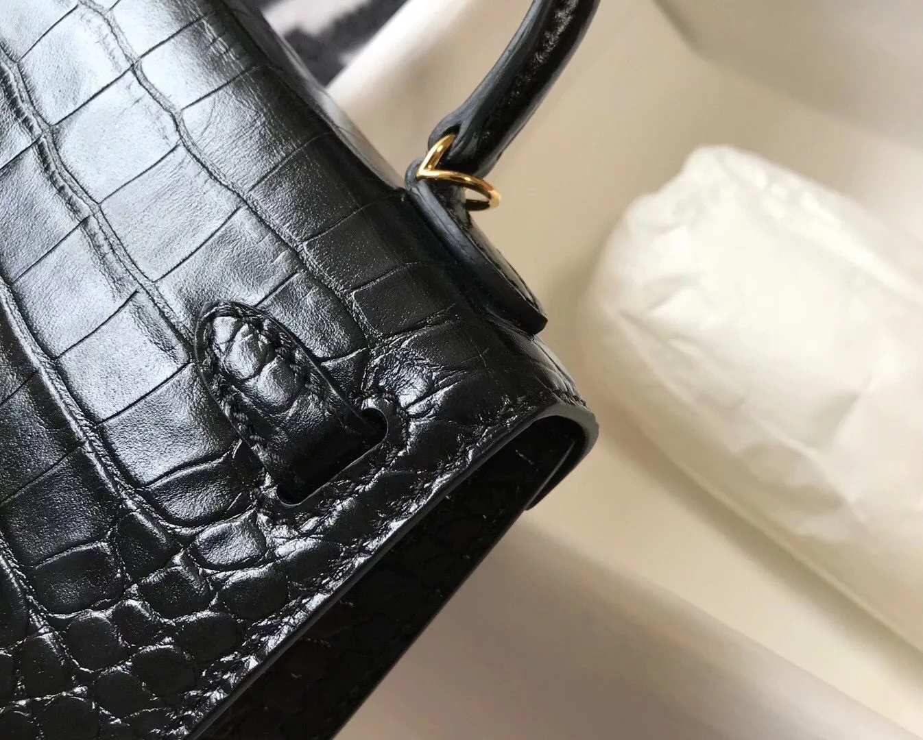 Hermes Kelly Mini II Bag In Black Embossed Crocodile Leather – HW129