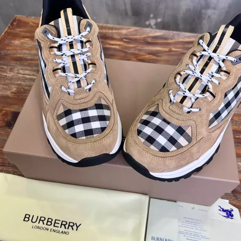 BURBERRY SNEAKERS – BBR104