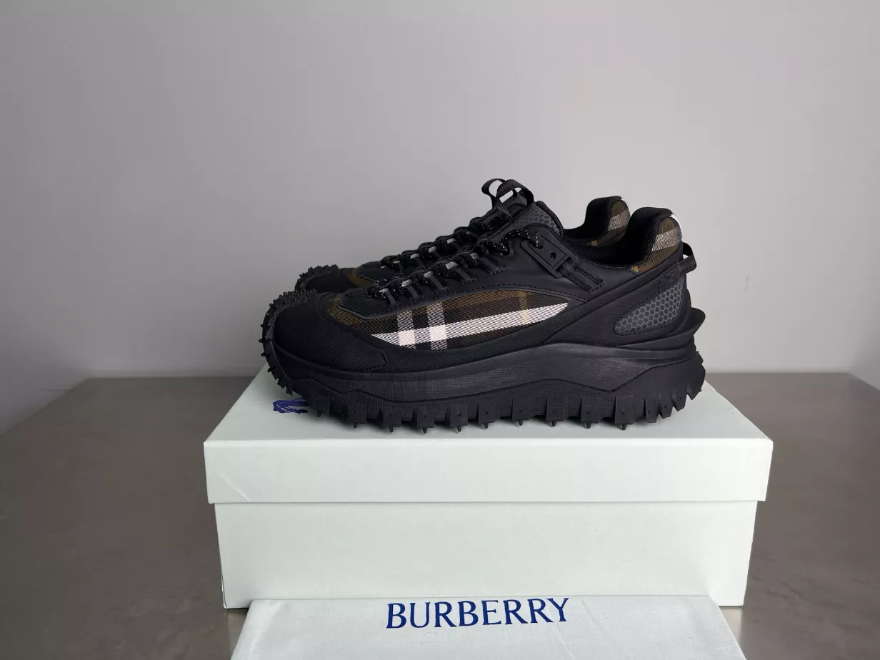 BURBERRY SNEAKERS – BBR052
