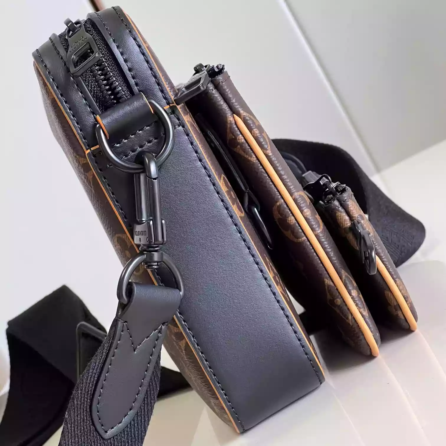 TRIO MESSENGER BAG MONOGRAM MACASSAR M46694 – LW453