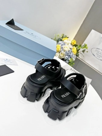 PRADA FOAM SANDALS IN BLACK RUBBER – PSD001