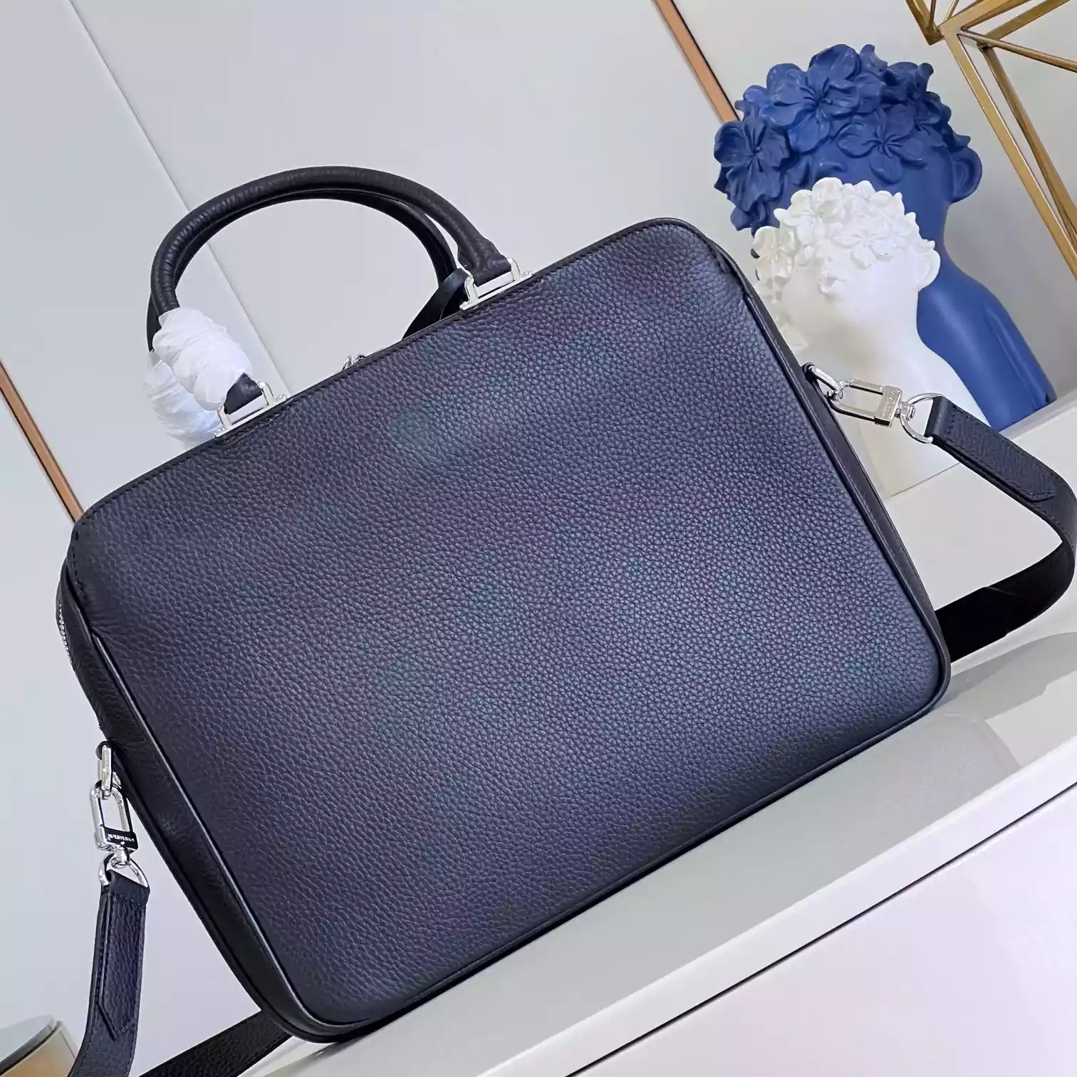 ARMAND BRIEFCASE MM TAURILLON LEATHER M54381 – LW330