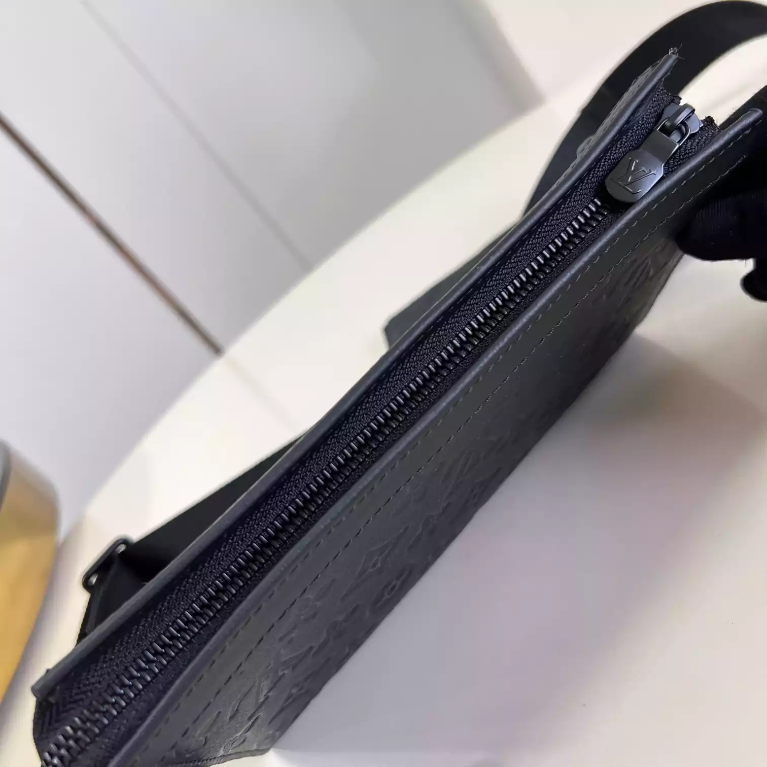 Gaston Wearable Wallet Black M81115 – LW258