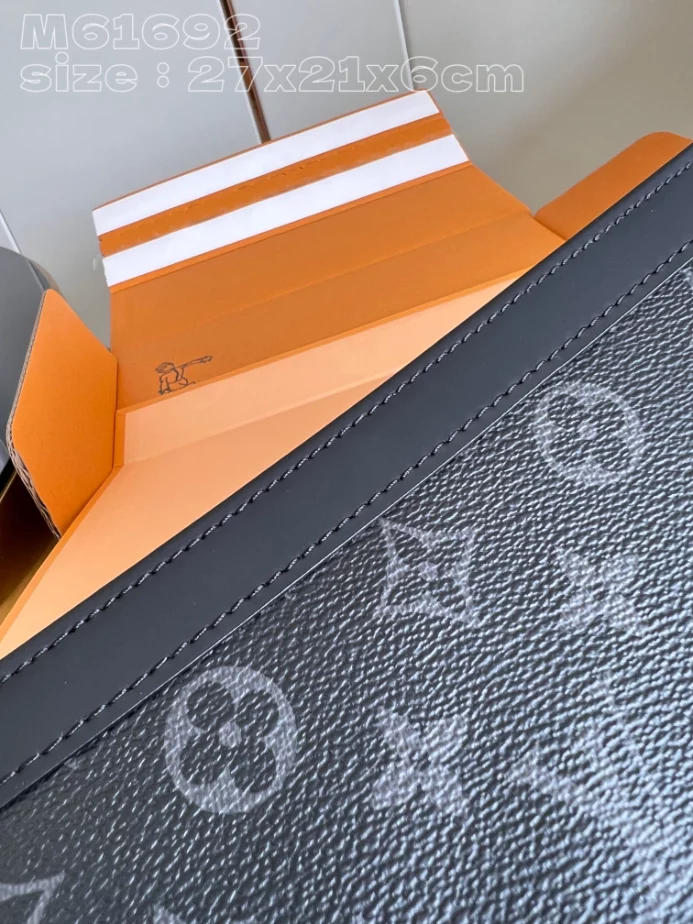 POCHETTE VOYAGE MONOGRAM ECLIPSE M61692 – LW411