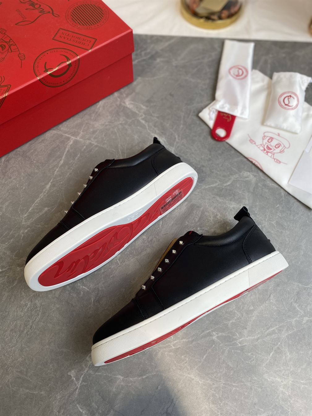 CHRISTIAN LOUBOUTIN F.A.V FIQUE A VONTADE – CLS035