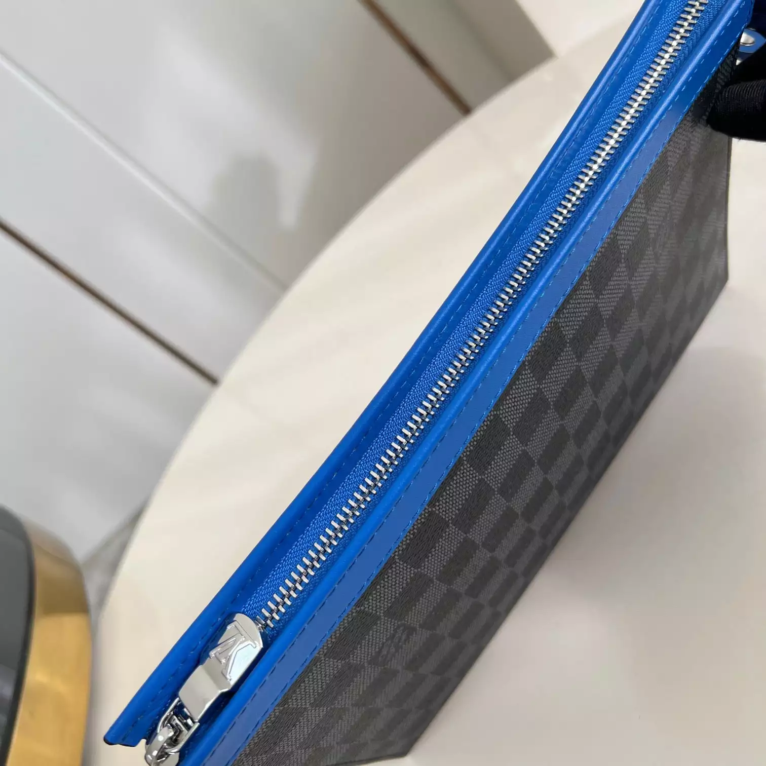 POCHETTE VOYAGE MM INDIGO BLUEDAMIER GRAPHITE CANVAS N00088 – LW407