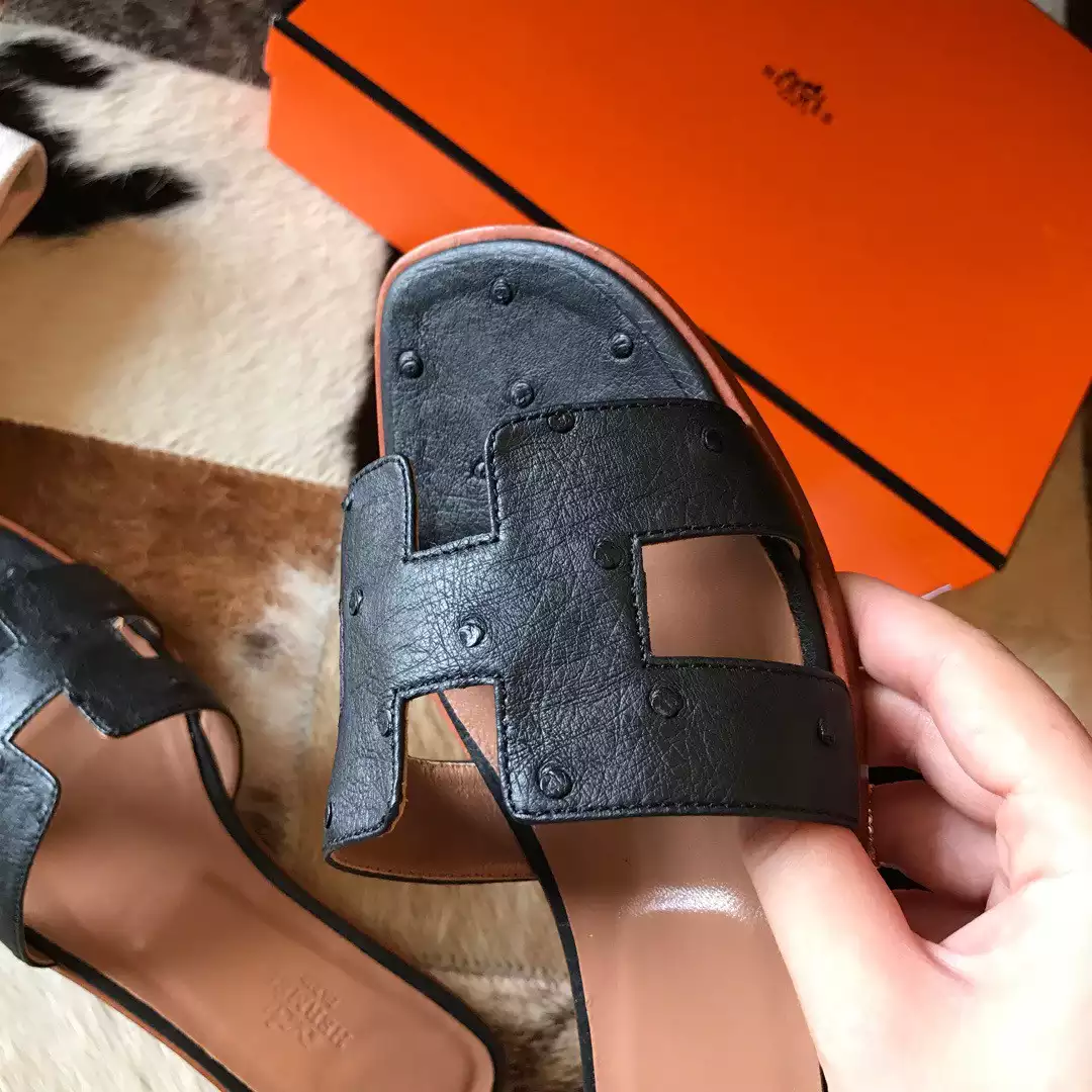 HERMES ORAN SLIDE SANDALS IN BLACK OSTRICH LEATHER – HMSD078