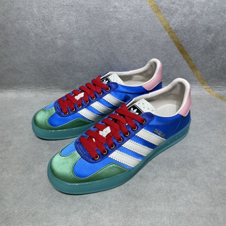 GUCCI X ADIDAS GAZELLE LOW-TOP SNEAKERS IN LIGHT BLUE – GCC029