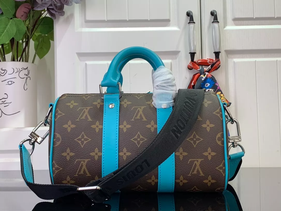 Louis Vuitton Keepall Bandoulière 25 – LW197