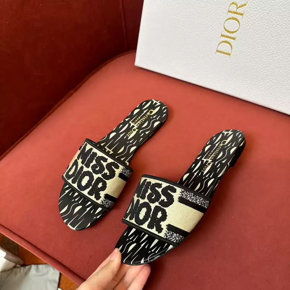 DIOR DWAY SLIDE – DS030