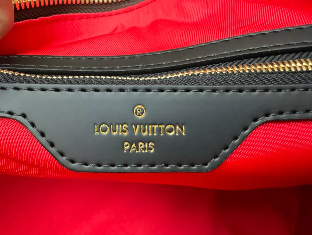 Louis Vuitton Keepall Bandoulière 45 in Monogram Giant Canvas – LW191