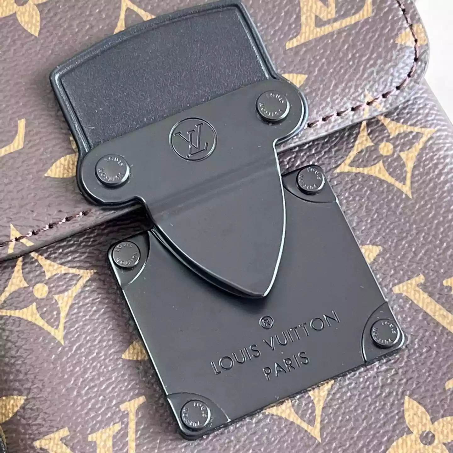 S-Lock Vertical Wearable Wallet In Brown – LW262