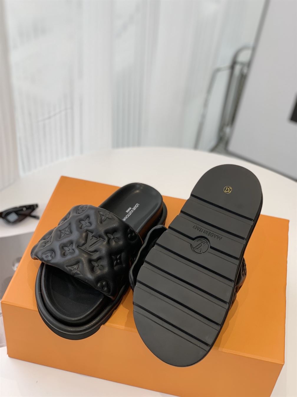 LOUIS VUITTON SLIDES – LVSD007