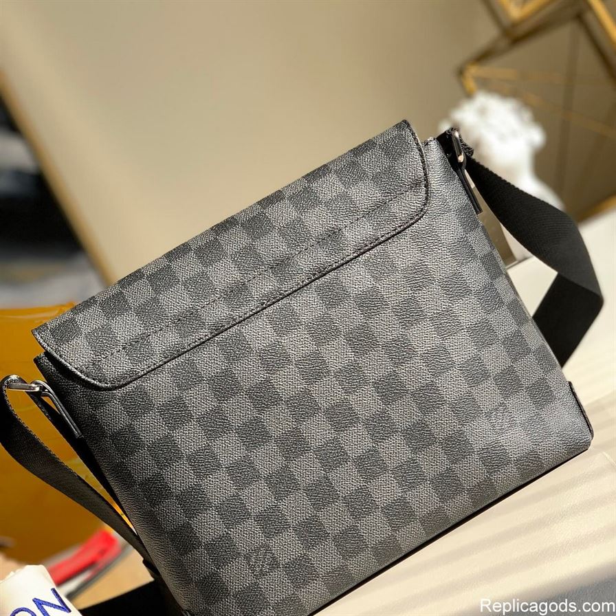LOUIS VUITTON DISTRICT PM DAMIER GRAPHITE CANVAS – LVB004