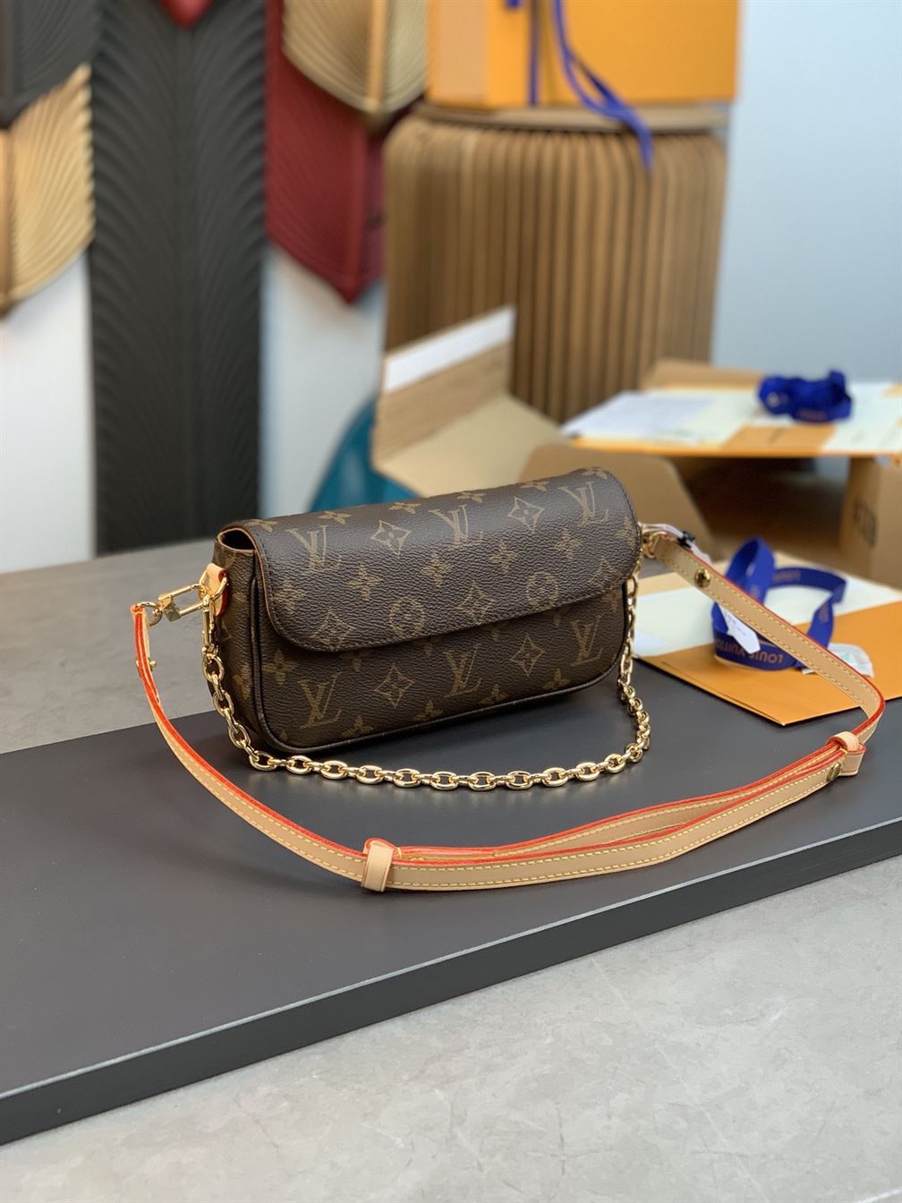 LOUIS VUITTON WALLET ON CHAIN IVY MONOGRAM CANVAS – LW039