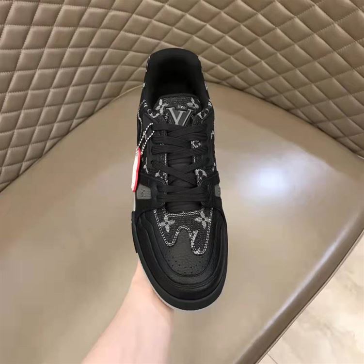 LOUIS VUITTON TRAINER SNEAKER – LVS045