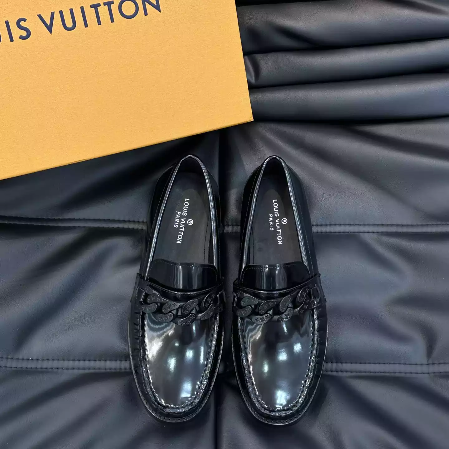 LEATHER LOAFERS IN BLACK – VL065