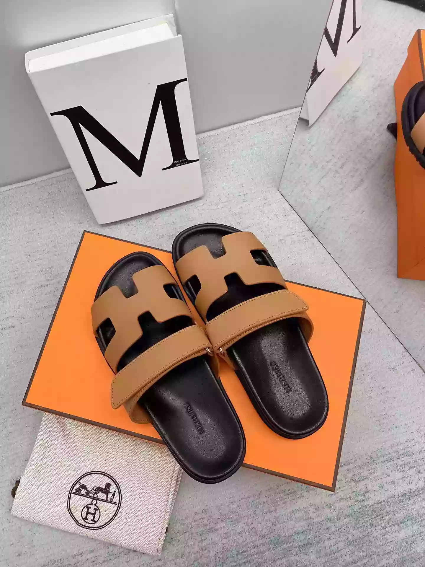 HERMES MEN’S CHYPRE SANDALS IN BROWN CALFSKIN – HMSD006