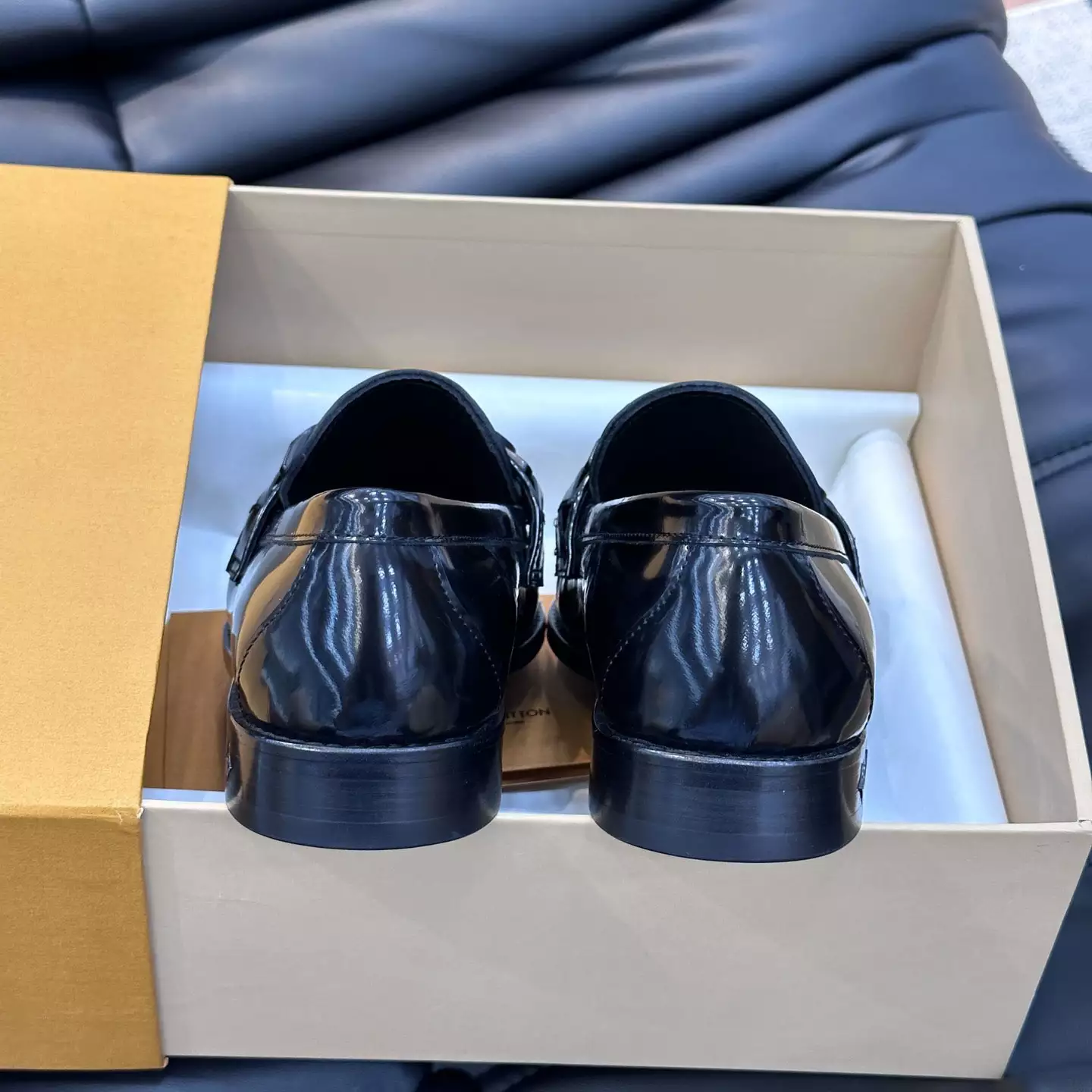 LEATHER LOAFERS IN BLACK – VL065