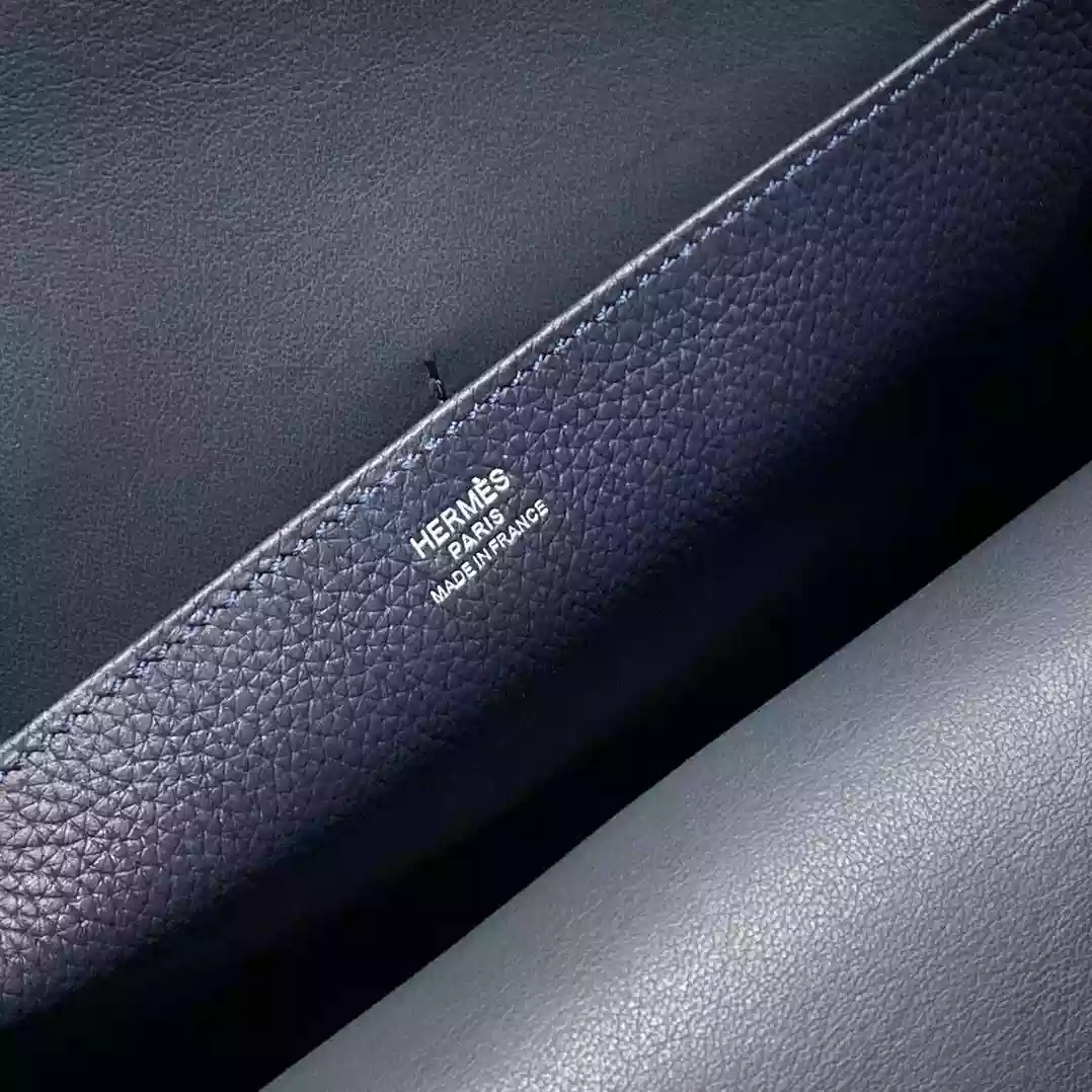 Hermes Halzan 25 Bag in Blue Nuit Clemence Leather – HW094