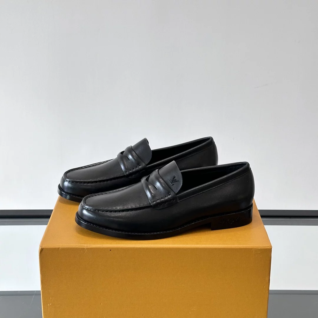 LEATHER LOAFERS IN BLACK – VL054