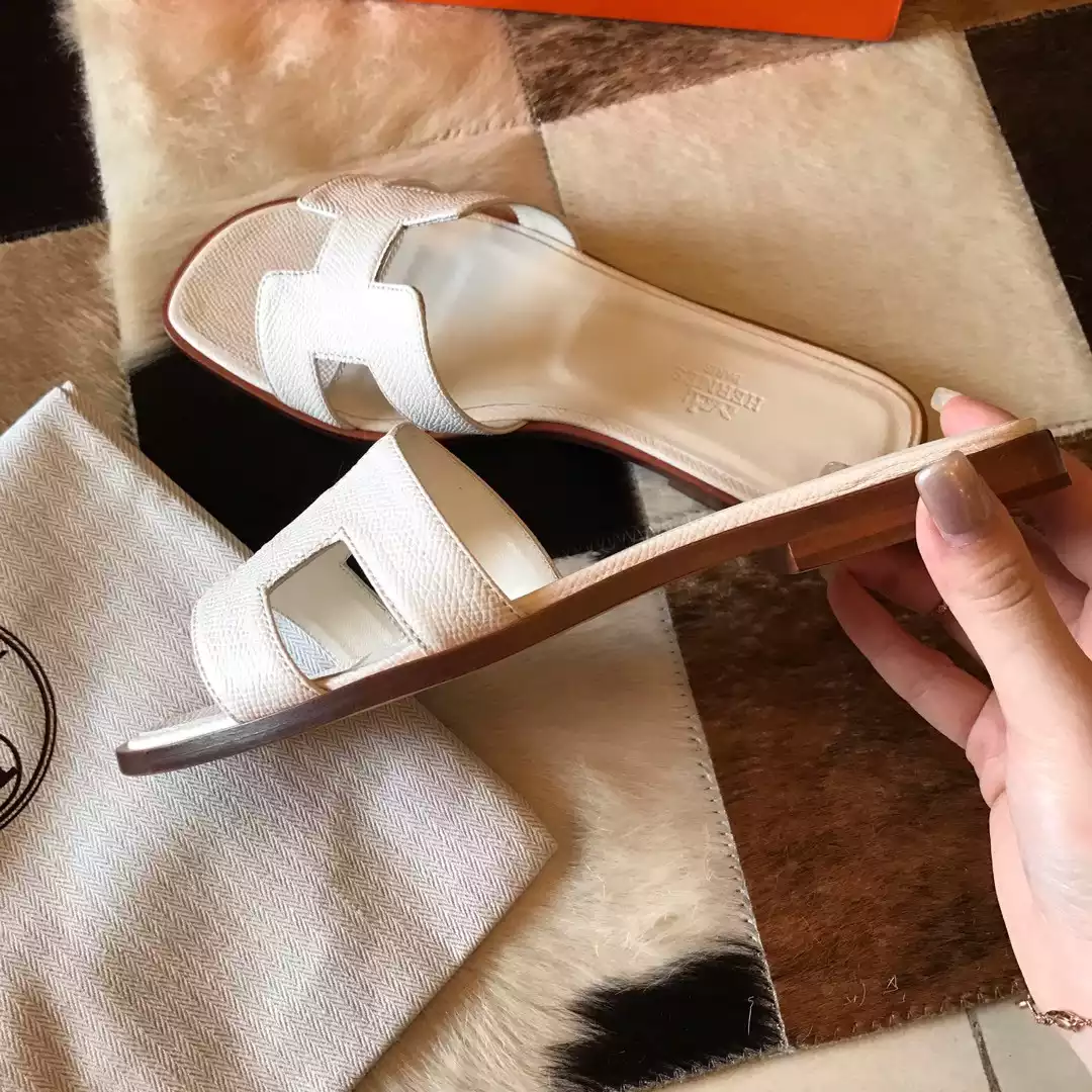 HERMES ORAN SLIDE SANDALS IN BETON EPSOM CALFSKIN – HMSD065