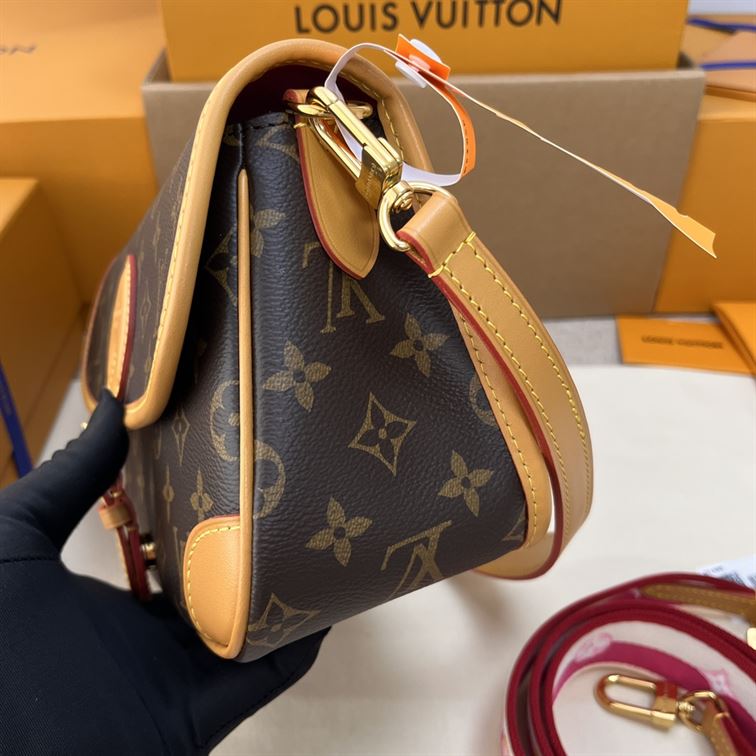 LOUIS VUITTON DIANE MONOGRAM – LW054