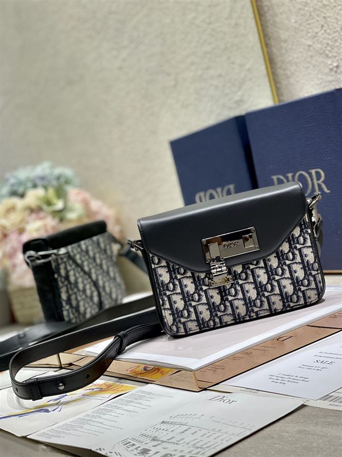 DIOR MESSENGER POUCH OBLIQUE GALAXY – DOB080