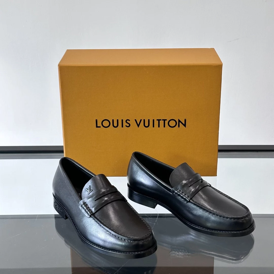 LEATHER LOAFERS IN BLACK – VL054