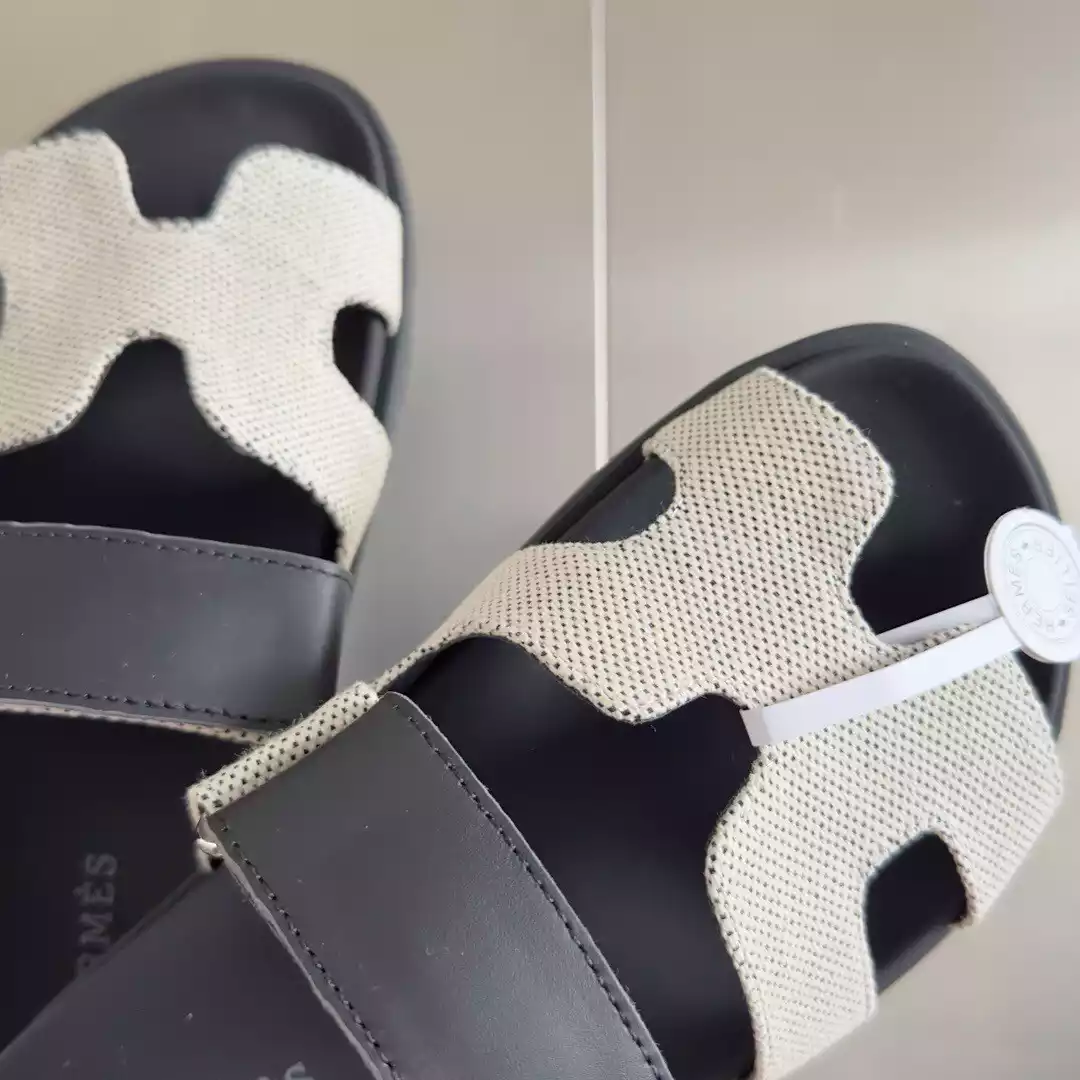 HERMES WOMEN’S CHYPRE SANDALS IN CANVAS WITH BLACK LEATHER – HMSD014