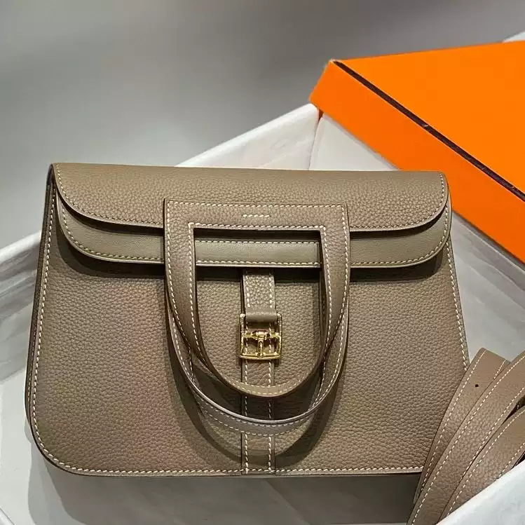 Hermes Halzan 25 Bag in Taupe Clemence Leather – HW085