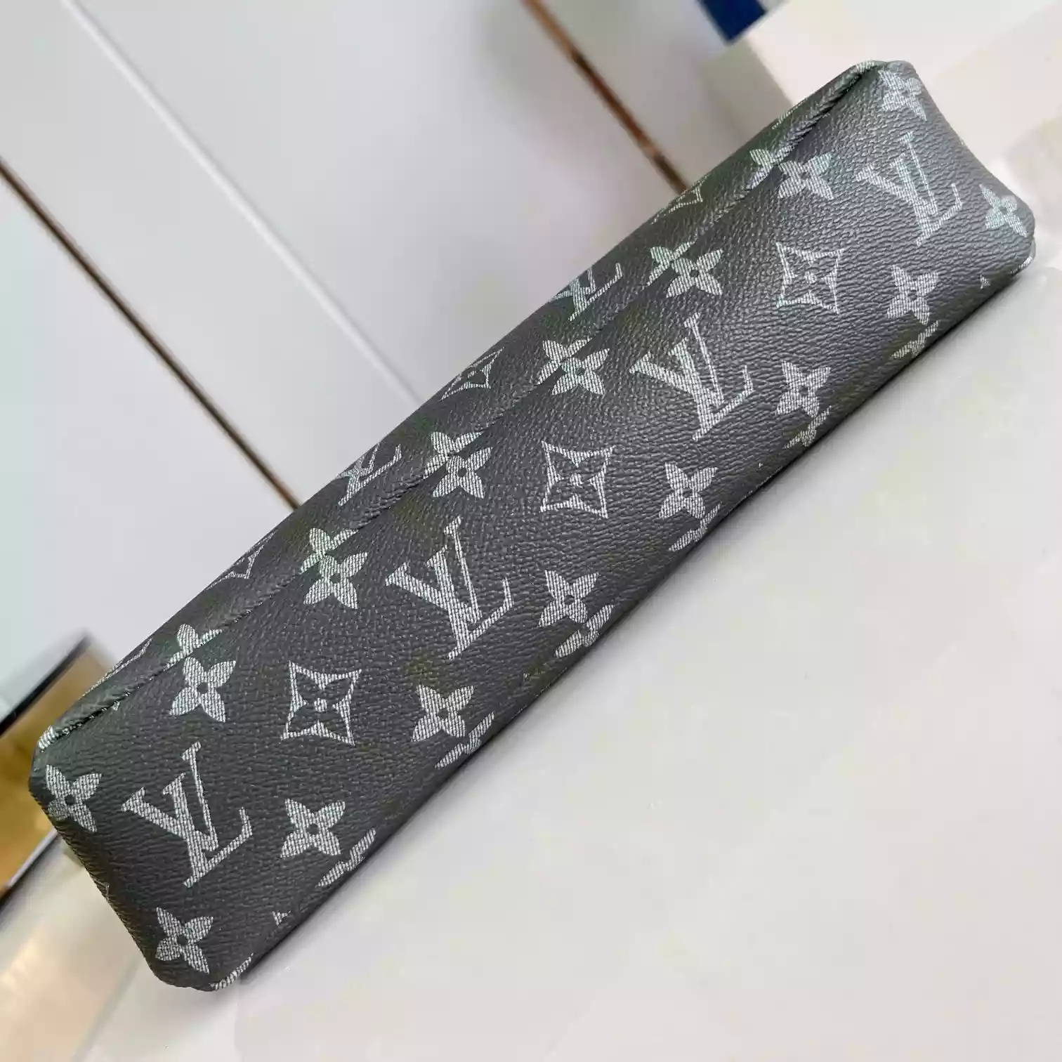 POCHETTE VOYAGE SOUPLE MONOGRAM ECLIPSE M11545 – LW406