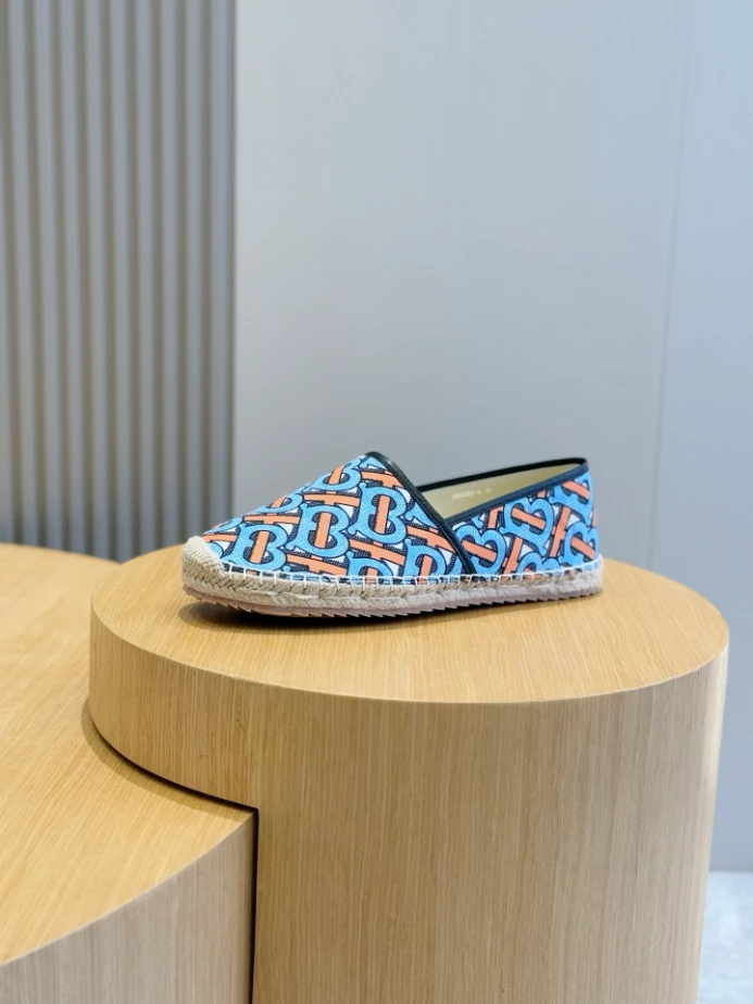 BURBERRY CANVAS STRAW BUCKET – BBR044