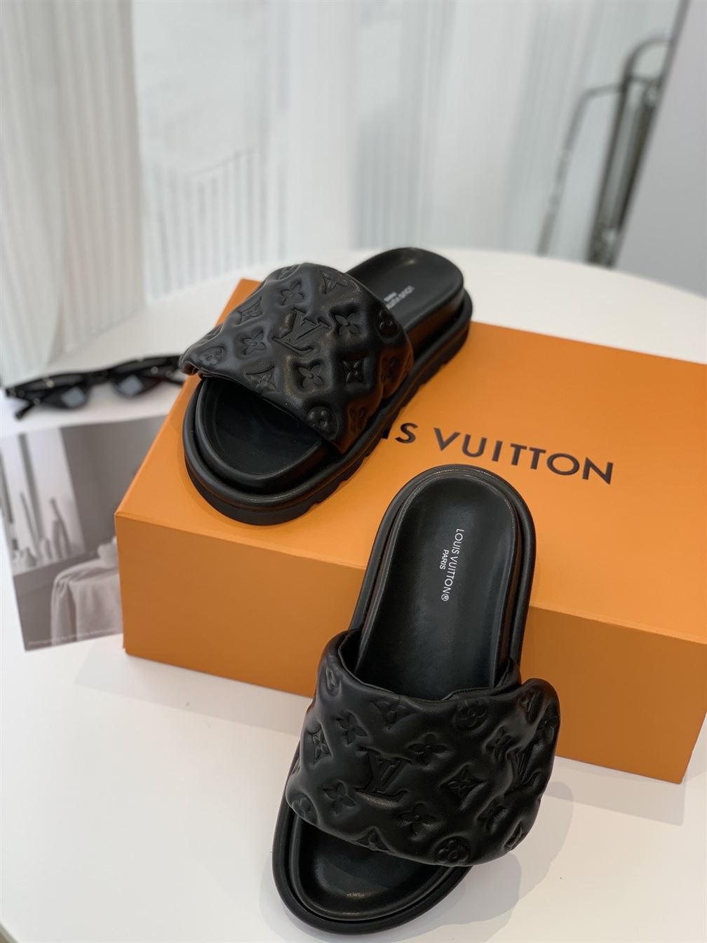 LOUIS VUITTON SLIDES – LVSD007