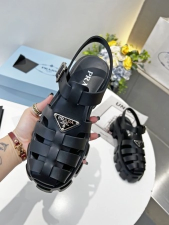 PRADA FOAM SANDALS IN BLACK RUBBER – PSD001