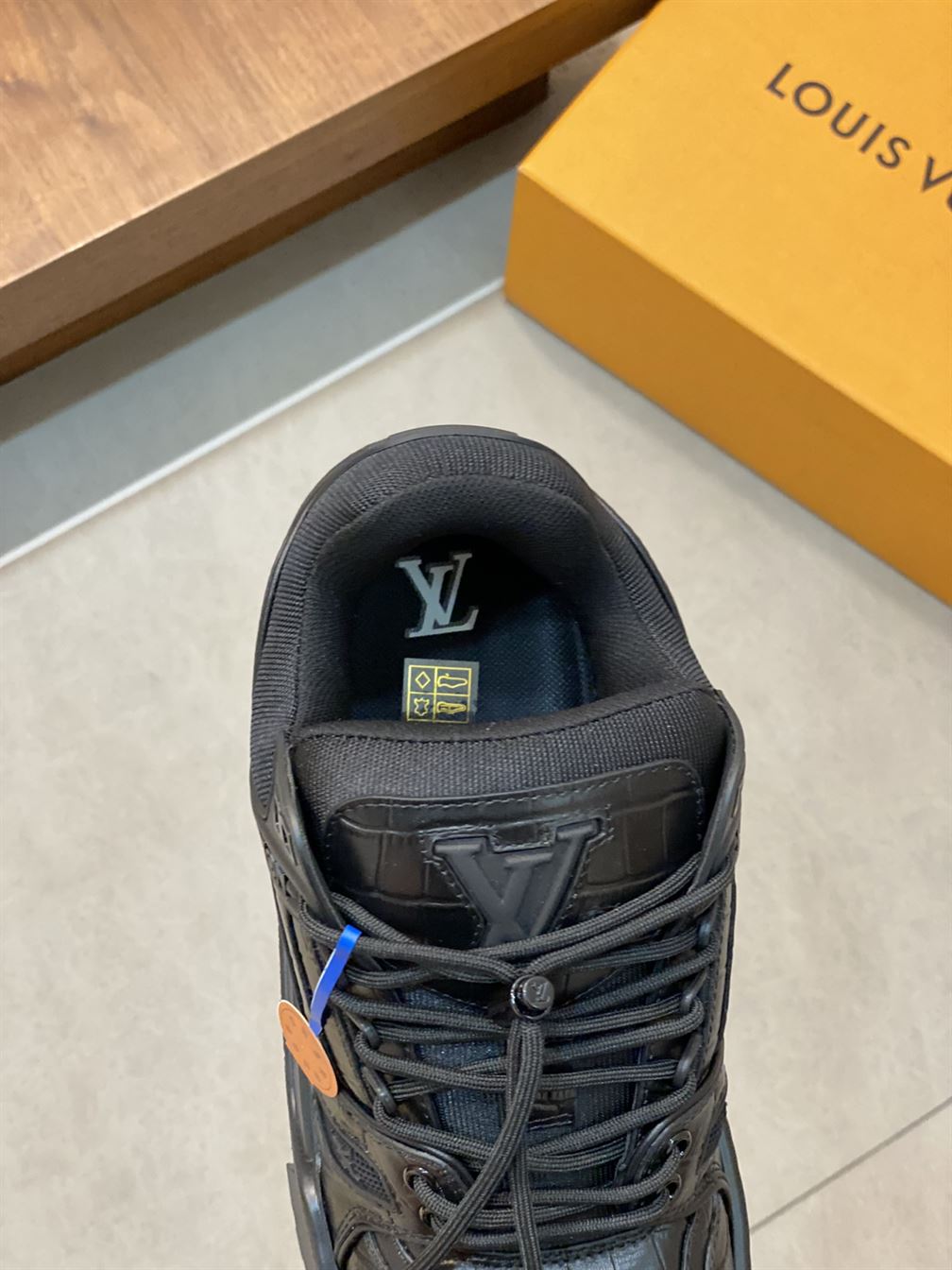 LOUIS VUITTON SS24 SNEAKER – LVS162