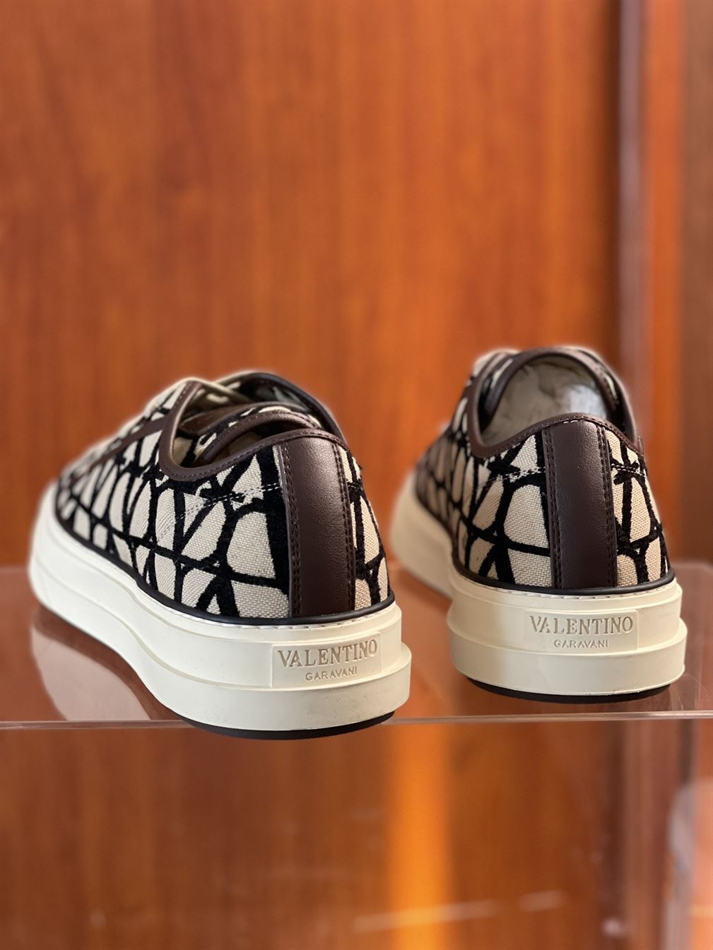 VALENTINO GARAVANI TOILE ICONOGRAPHE TOTALOOP LOW-TOP SNEAKER – VN001