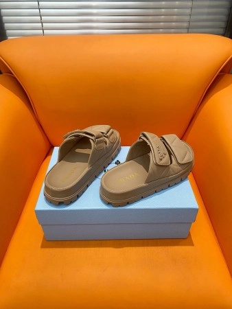 PRADA WOMEN’S SANDALS IN BEIGE PADDED NAPPA LEATHER – PSD024