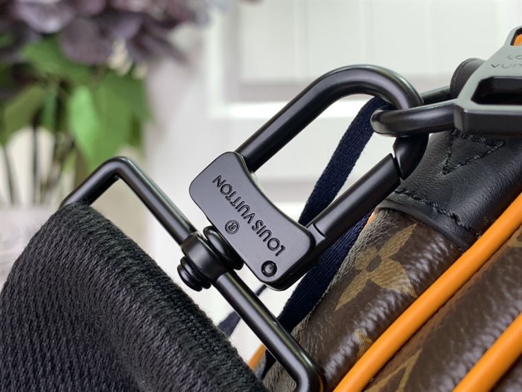 LOUIS VUITTON S LOCK MESSENGER MONOGRAM MACASSAR – LVB056