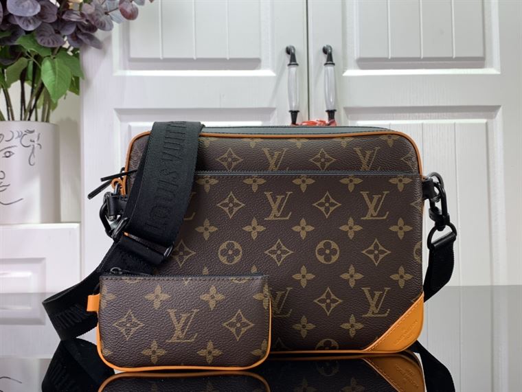 LOUIS VUITTON TRIO MESSENGER BAG – LVB055