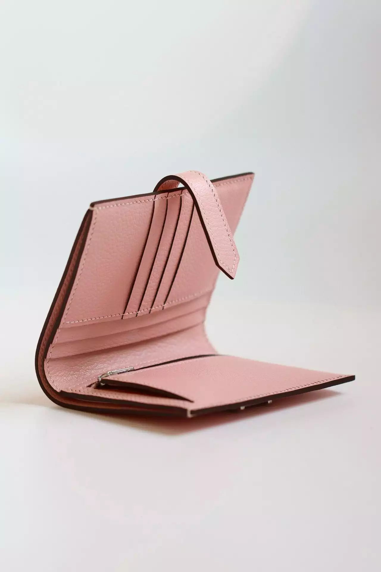 Hermes Bearn Compact Handmade Wallet in Rose Sakura Chevre Mysore Goatskin – HW150