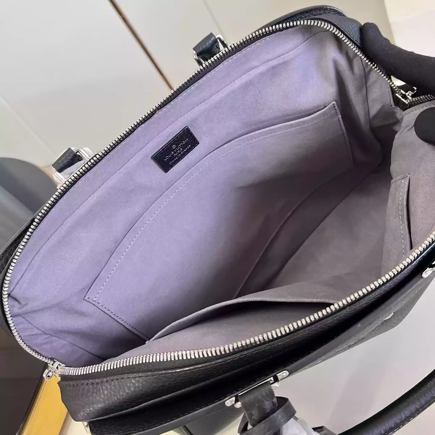 ARMAND BRIEFCASE MM TAURILLON LEATHER M54381 – LW330